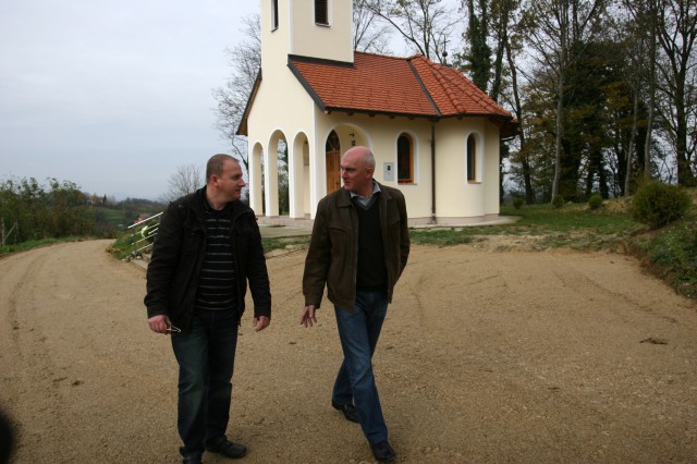 Asfaltiranje prilaza Kapelici sv. Vinka